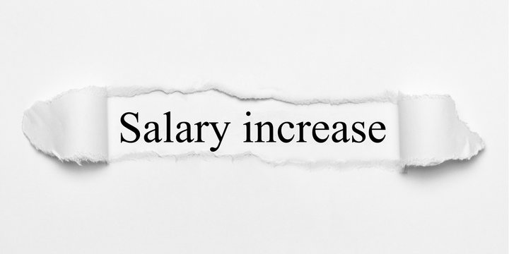 Salary increase auf wei&szlig;en gerissenen Papier