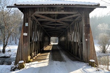 Fototapeta na wymiar tunnel or wooden bridge