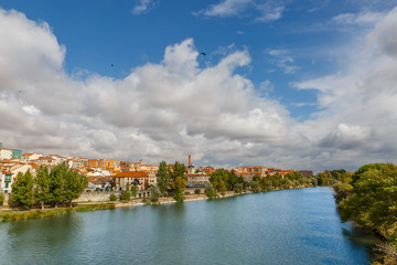 Obraz premium Nice view of Zamora, the bank and the Douro river, Spain