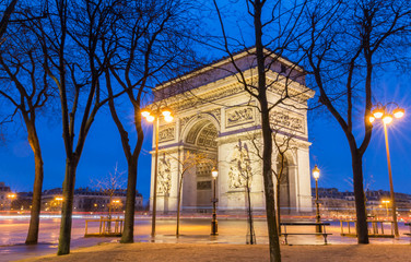 Naklejka premium The Triumphal Arch at night Paris, France