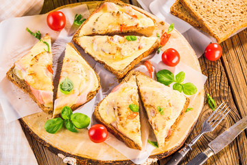 Toastbrot mit Ananas und kässe (hawaii)