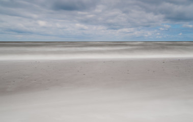 Fototapeta na wymiar minimalistischer Strand, abstrakt, Langzeitbelichtung