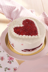 layer cake, pie with fruit jelly / raspberry 