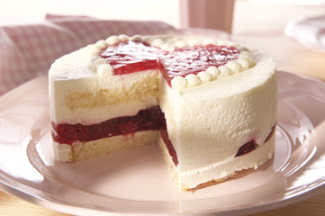 layer cake, pie with fruit jelly / raspberry 