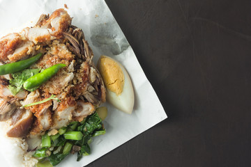  Stewed pork leg and fried chicken.