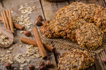 Oatmeal cookies with banana and cinnamon