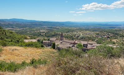 Naklejka premium Top view of the rooftops of the village Mirabel and the valley of the Ardèche