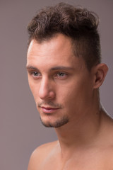 Obraz premium young adult man looking sideways head face