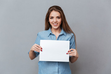 Naklejka premium Woman in shirt showing blank board