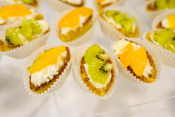 cakes basket boats with cream, kiwi and mango