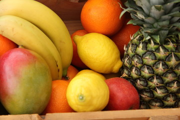Obstkorb mit Bananen