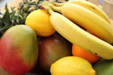 Obstschale, mit Bananen