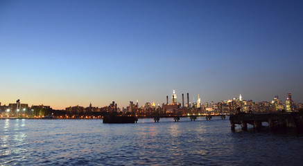 Obraz premium New York, Manhattan Skyline at sunset