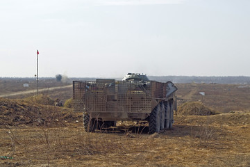 Fototapeta premium artillery tank on military hiding in grass