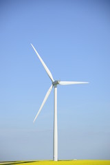 Eolienne pr&egrave;s de Reims, France - Wind turbine near Reims in Champagne, France