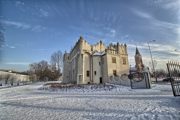 Dwór obronny kapituły krakowskiej - Pabianice © sanzios