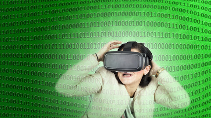 Frau mit virtual reality Brille.