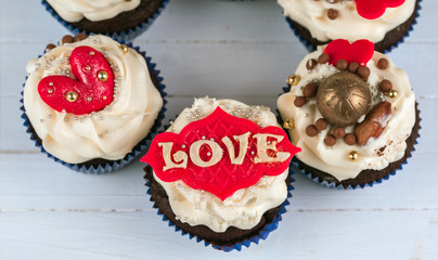Birthday cupcake. Cupcakes for Valentine's Day.  cupcakes with h