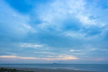 Obraz premium colorful sky with clouds and sea