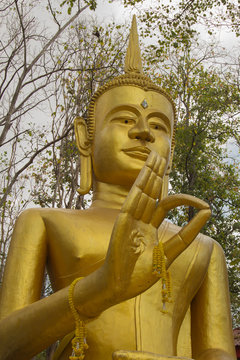 Face,head,hand,foot,Golden Image of Buddha.