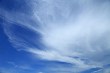 Fototapeta premium błękitne niebo chmury, Błękitne niebo z chmurami.