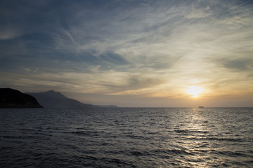 Naklejka na ściany i meble プロチダ島 CIRACCIELLO海岸から見る夕日