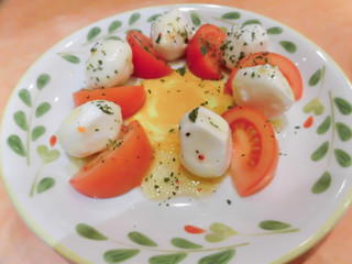 トマトとチーズのサラダ