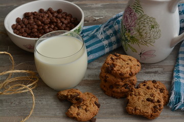 Cookies with milk