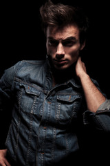 Obraz premium relaxed man holding hand on the back of his neck