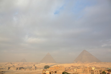 Obraz na płótnie Canvas Great Egyptian pyramids in Giza, Cairo 