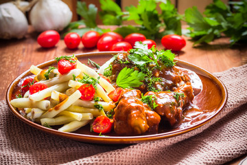 Chicken in tomato sauce with rice and green beans