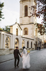 Obraz premium Lovely walk of the couple next to the church