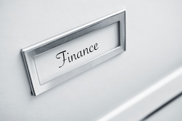 boite de rangement en carton avec étiquette : Finance