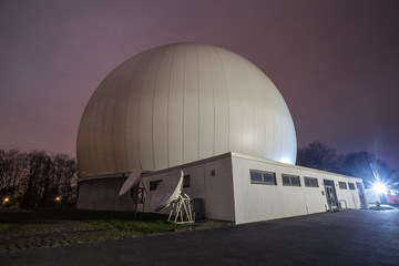 Obraz premium astronomical observatory bochum germany at night