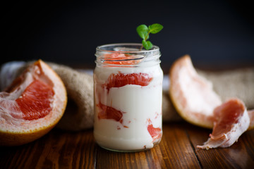 Greek yogurt with grapefruit