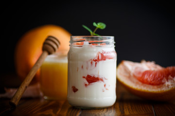 Greek yogurt with grapefruit