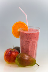 smoothie  auf weißem Hintergrund