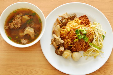 dried thin rice noodle topping braised pork and brown rib soup