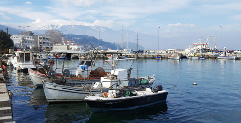 Obraz premium Fishing boats in the harbour of Platamonas, Greece