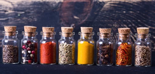 Fototapeten spices in bottles © whitestorm