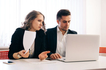 Obraz premium man and woman doing business