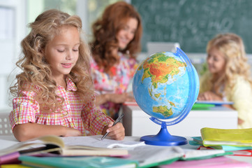 Fototapeta premium teacher with two girls 
