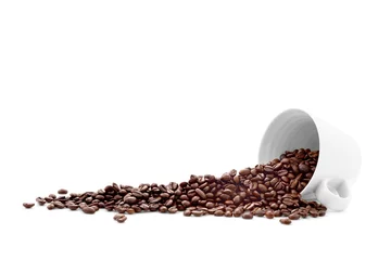 Foto auf Alu-Dibond Kaffeebohnen in der Kaffeetasse getrennt auf Weiß © amenic181