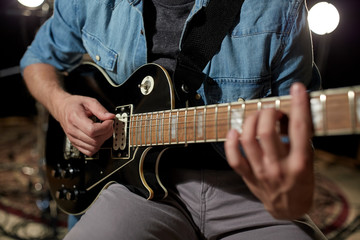 Fototapeta na wymiar man playing guitar at studio rehearsal