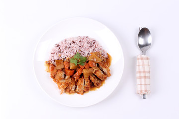Brown rice with chicken topped Japanese yellow curry.