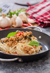 Stir-fried spicy spaghetti