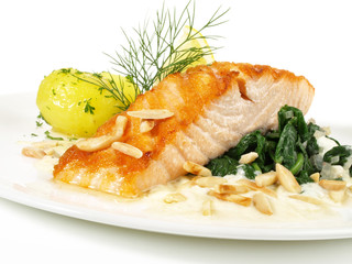 Lachs auf Spinat mit Kartoffeln