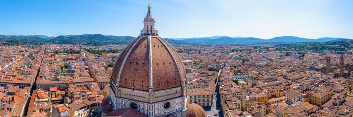 Fototapeta na wymiar The Duomo in Florence