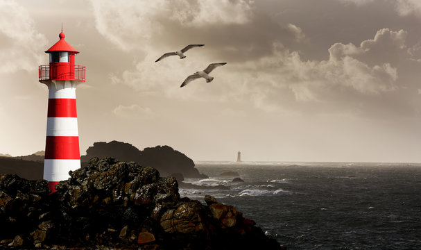 Leuchtturm an der Küste schwarz/weiß © by-studio