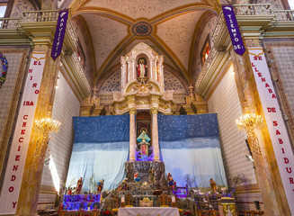 Fototapeta na wymiar Altar Creche Christmas Parroquia Dolores Hidalalgo Mexico